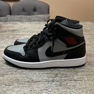 Men’s size 8 air Jordan 1 MiIDS